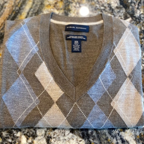 Banana Republic Argyle Merino Wool Sweater - Picture 1 of 2